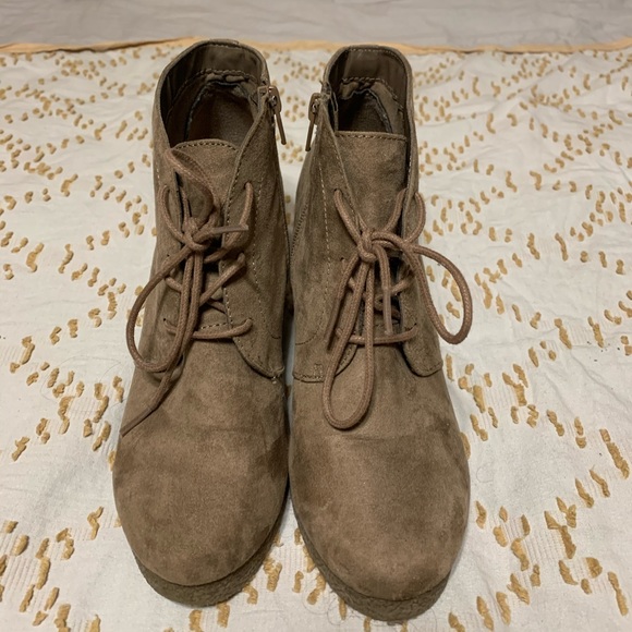 Women’s Merona Booties - Picture 2 of 4